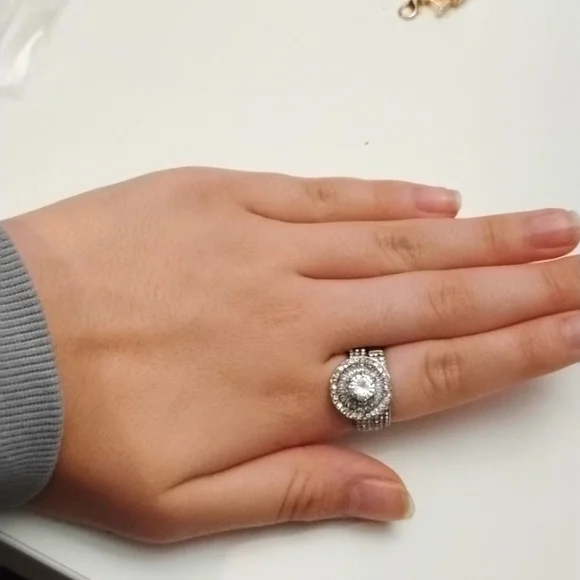 JEWELRY - Picture 4 of 6